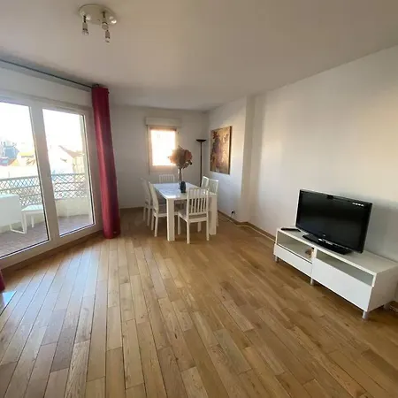 Suresnes's Center Apartman