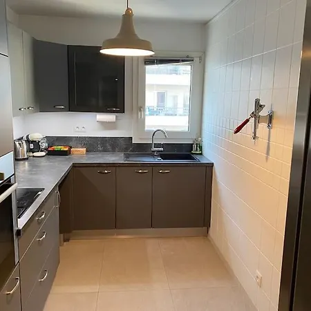 Apartman Suresnes's Center