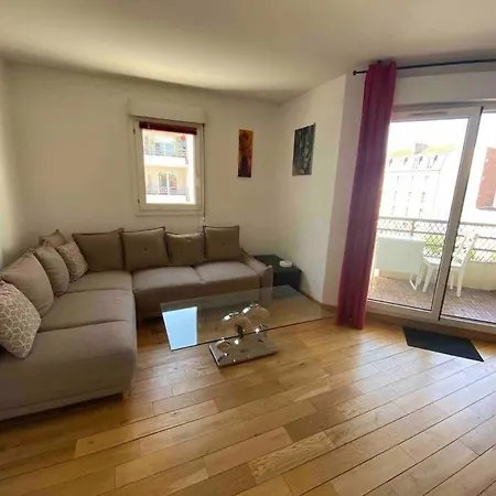Apartman Suresnes's Center